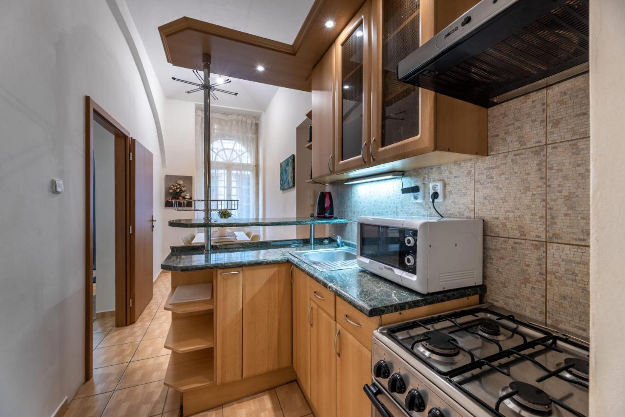 Spacious 3 Bedroom Apartment In The Heart Of Прага Экстерьер фото