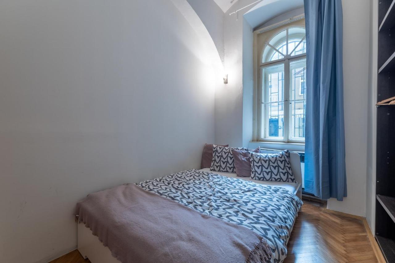 Spacious 3 Bedroom Apartment In The Heart Of Прага Экстерьер фото