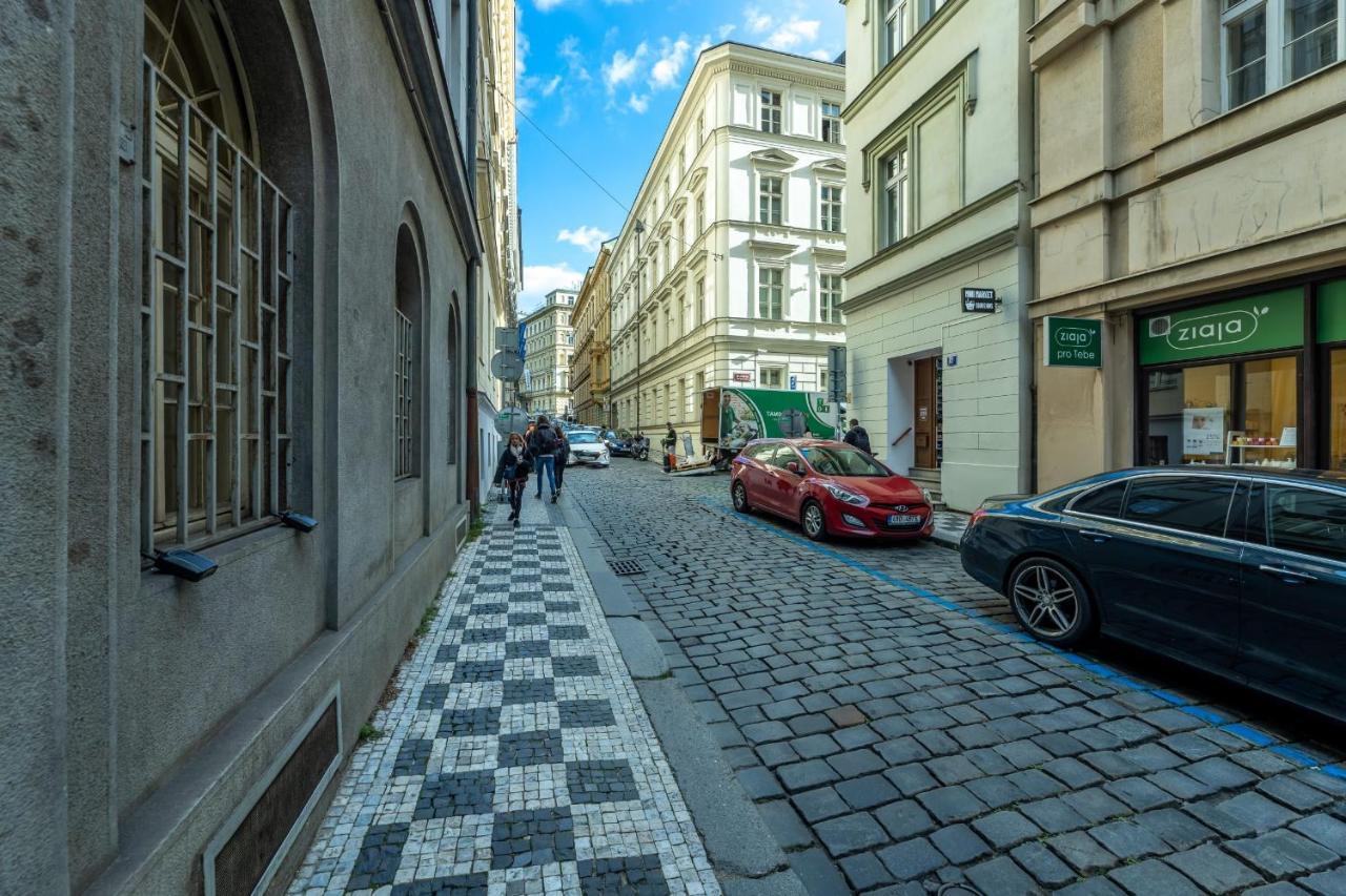 Spacious 3 Bedroom Apartment In The Heart Of Прага Экстерьер фото